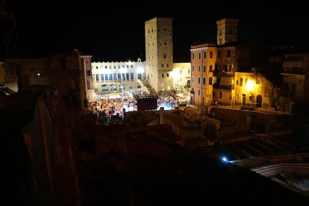 Apartament Casa Al Teatro Terracina Zewnętrze zdjęcie