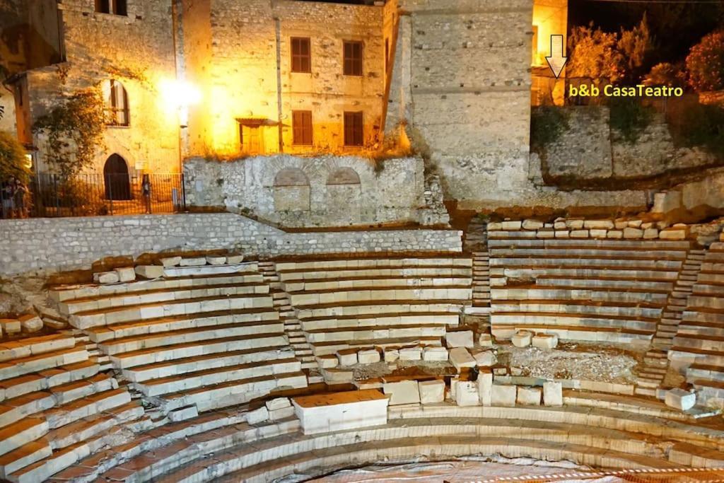 Apartament Casa Al Teatro Terracina Zewnętrze zdjęcie